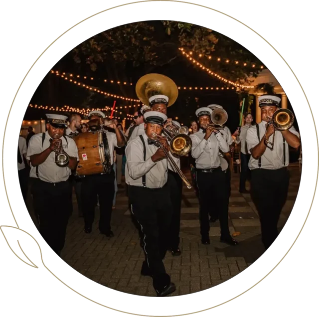 https://kelseymichaelwedding.com/wp-content/uploads/2025/04/TheQuarter-Circle-1-640x636.webp